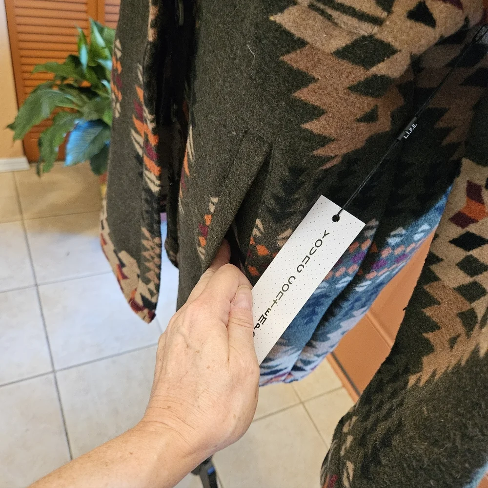 Stylish Patterned Aztec Jacket - Picture 7 of 13